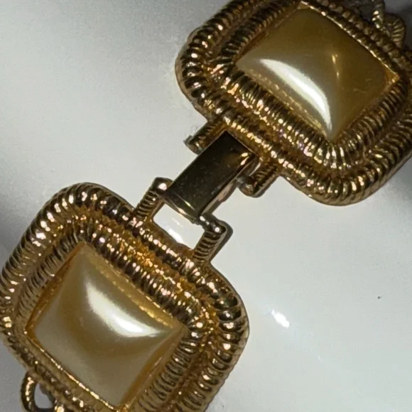 Vintage Elegant Gold and Black Bracelet - Picture 2 of 6